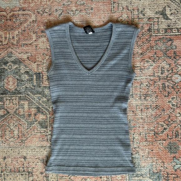 Y2K Gap Tank Top - Picture 1 of 3